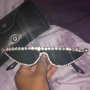 Rhinestone decor sunglasses
